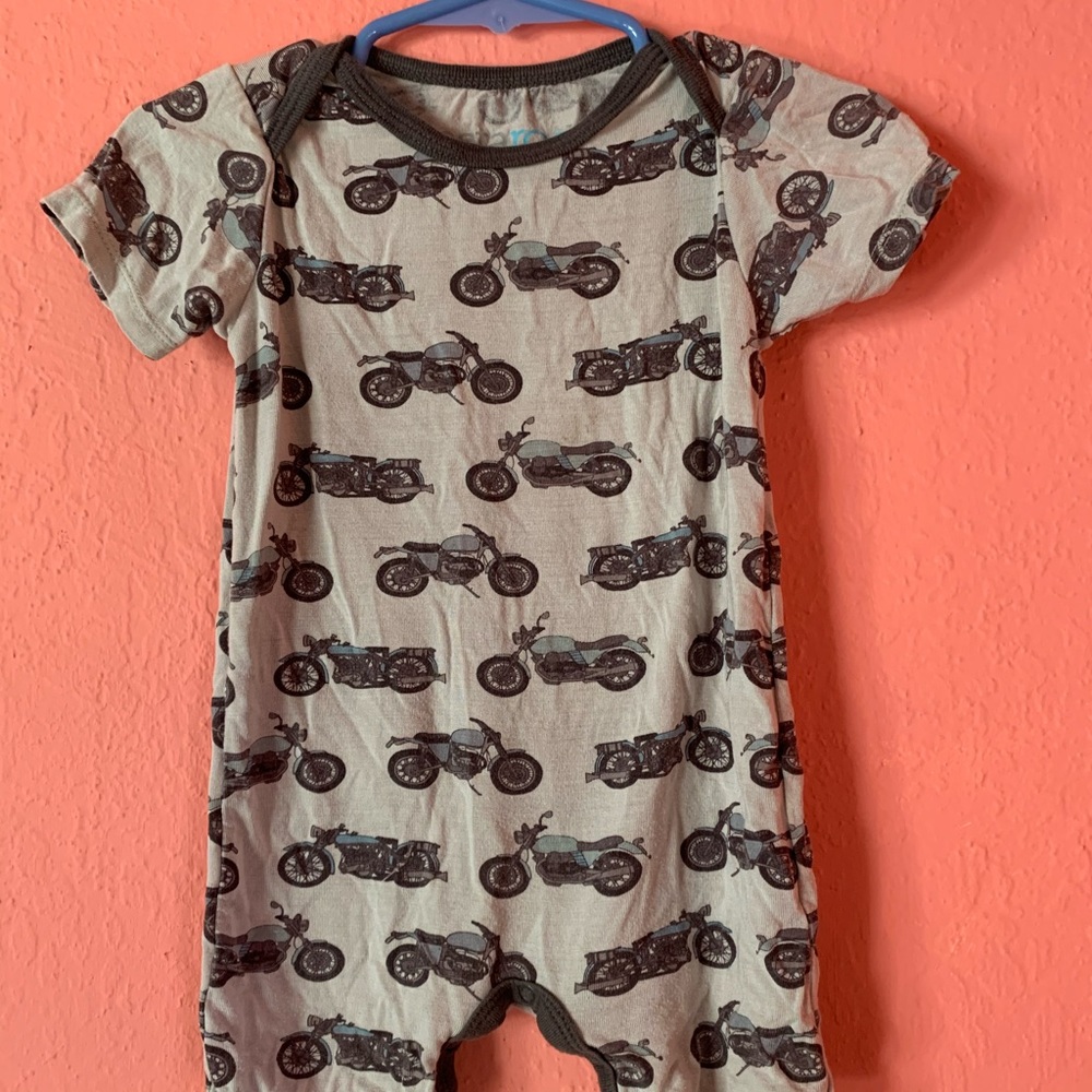Bestaroo onesie